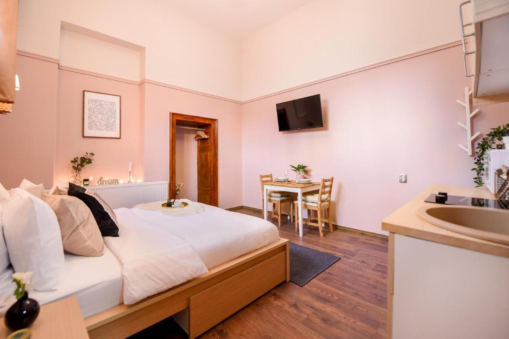 Historic Charm, Modern Comfort - Accommodation In The Heart Of The Old Town 布加勒斯特 客房 照片